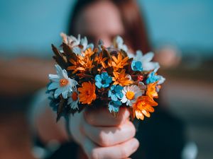 Preview wallpaper bouquet, flowers, hand, girl