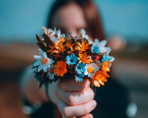 Preview wallpaper bouquet, flowers, hand, girl