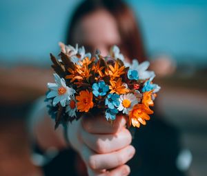 Preview wallpaper bouquet, flowers, hand, girl