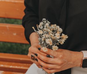 Preview wallpaper bouquet, flowers, hands, ring, girl