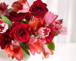 Preview wallpaper bouquet, red, pink, vase