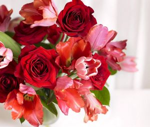 Preview wallpaper bouquet, red, pink, vase