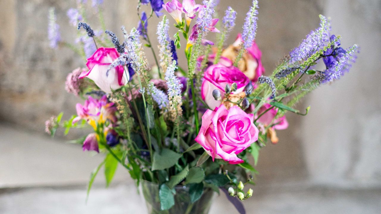 Wallpaper bouquet, rose, lavender, flowers, vase