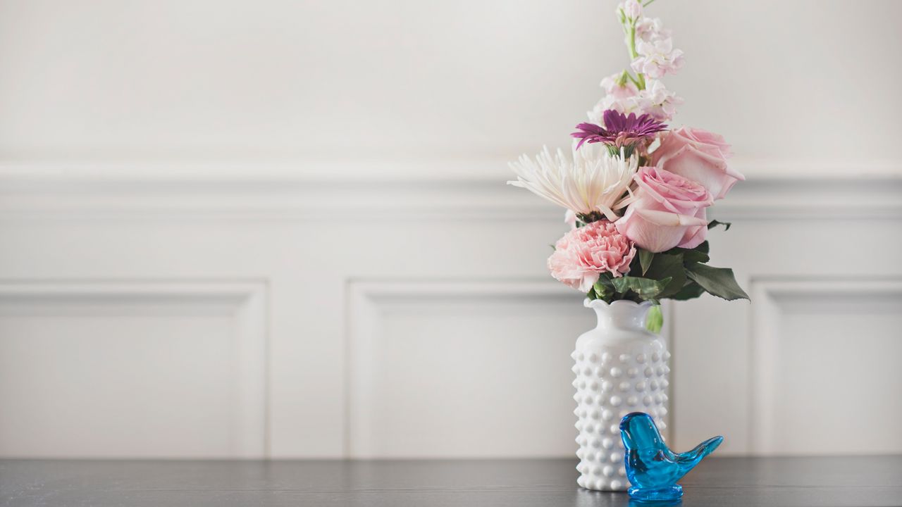Wallpaper bouquet, vase, flowers