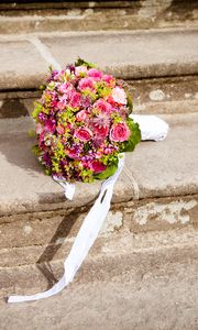 Preview wallpaper bouquet, wedding, stairs