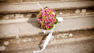 Preview wallpaper bouquet, wedding, stairs