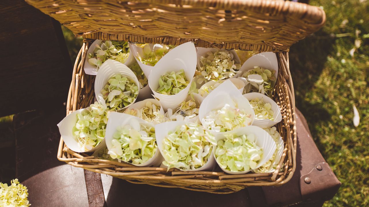 Wallpaper bouquets, flowers, basket