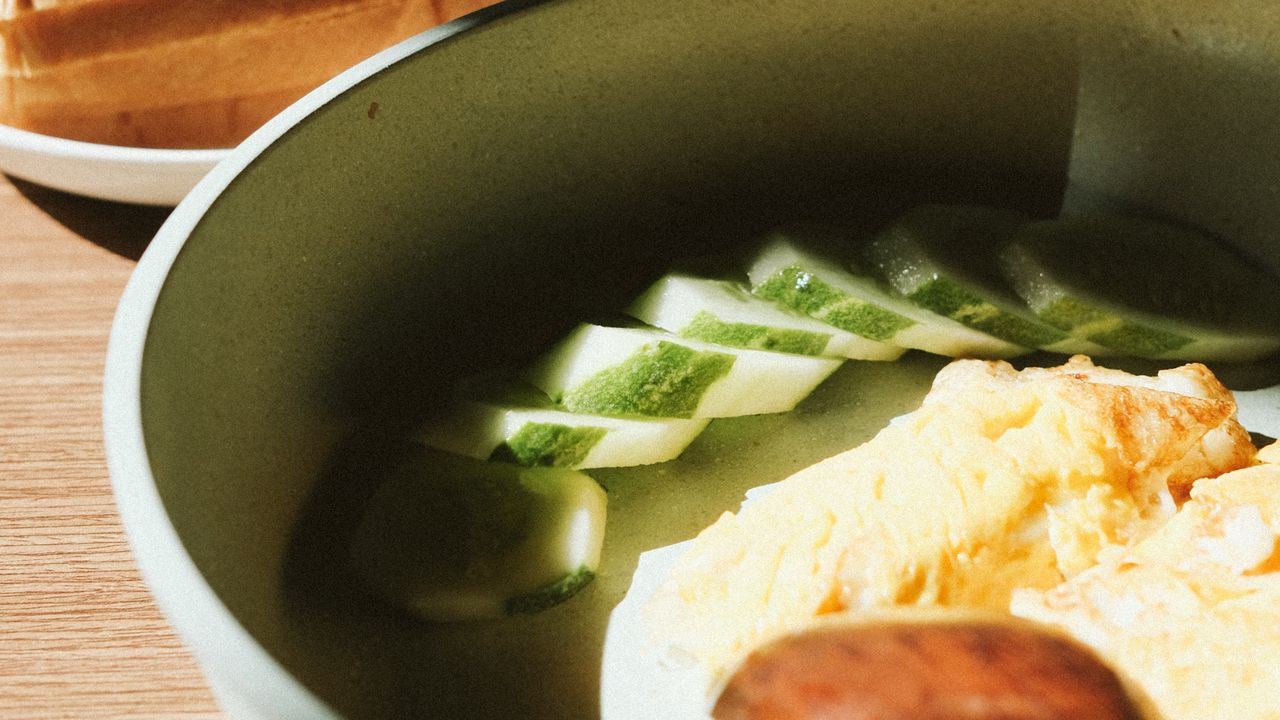 Wallpaper bowl, soup, cucumbers, bread