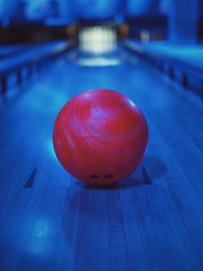 Preview wallpaper bowling, ball, red, round