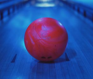 Preview wallpaper bowling, ball, red, round
