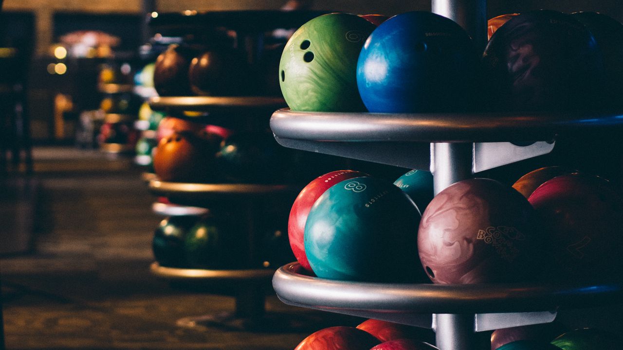 Wallpaper bowling, balls, stand
