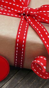 Preview wallpaper box, gift, holiday, heart, red, tape