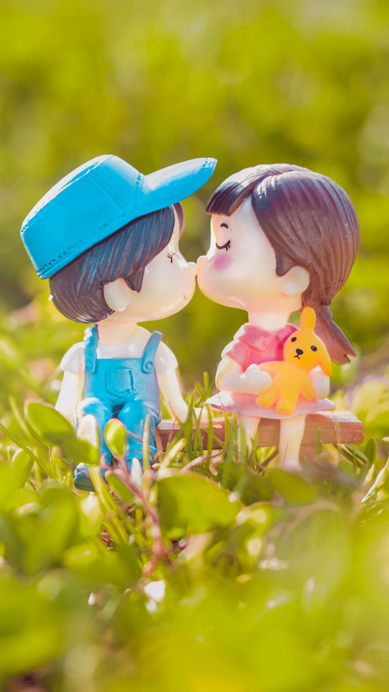 Download wallpaper 1350x2400 boy, girl, kiss, love, figurines iphone  8+/7+/6s+/6+ for parallax hd background