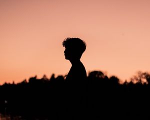 Preview wallpaper boy, silhouette, sunset, loneliness, water