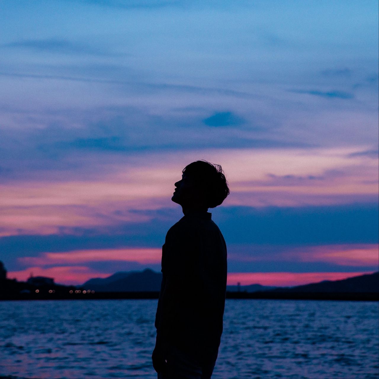 1280x1280 Wallpaper boy, silhouette, sunset, sky, sea
