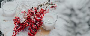 Preview wallpaper branches, berries, candles, snow