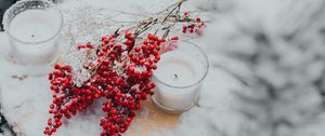 Preview wallpaper branches, berries, candles, snow
