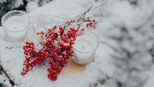 Preview wallpaper branches, berries, candles, snow