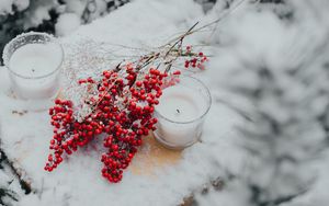 Preview wallpaper branches, berries, candles, snow