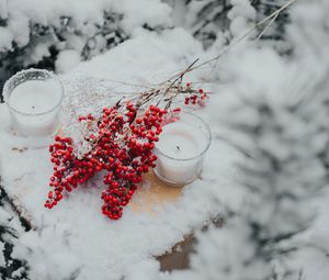 Preview wallpaper branches, berries, candles, snow