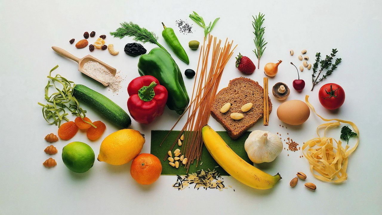 Wallpaper bread, vegetables, fruit, nuts, cereals, vitamins