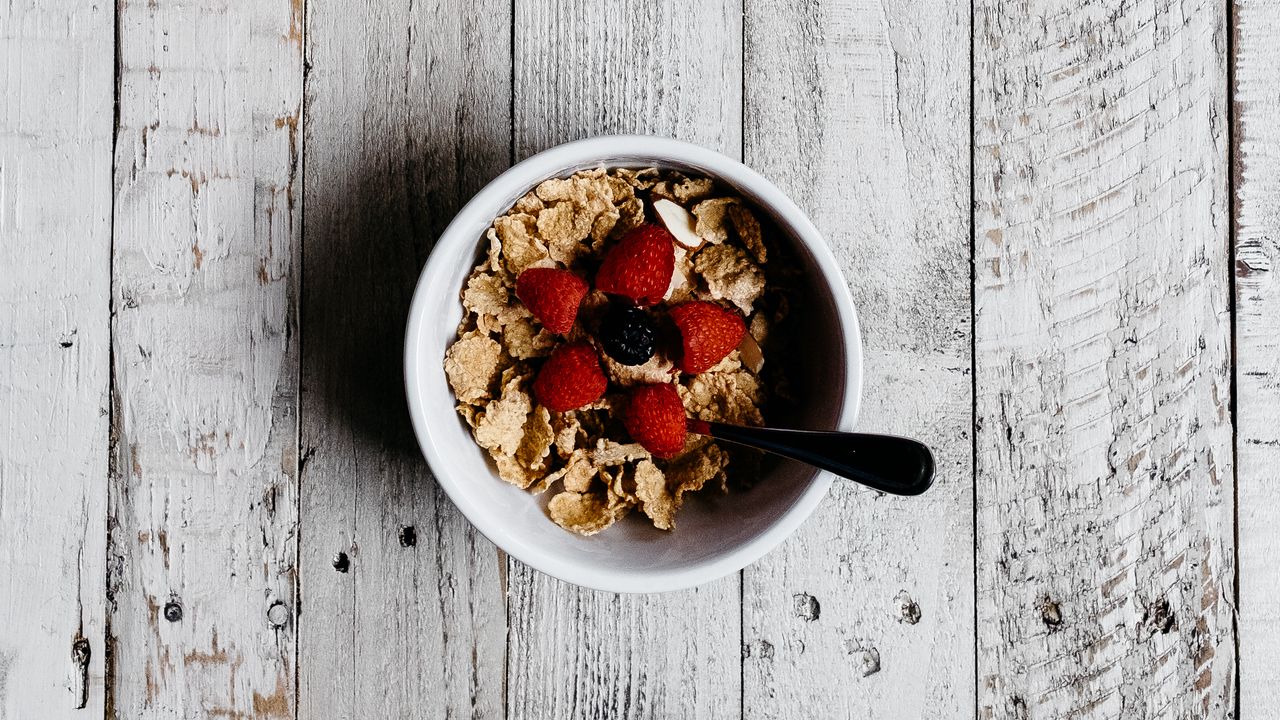 Wallpaper breakfast, cereals, berries, milk, table