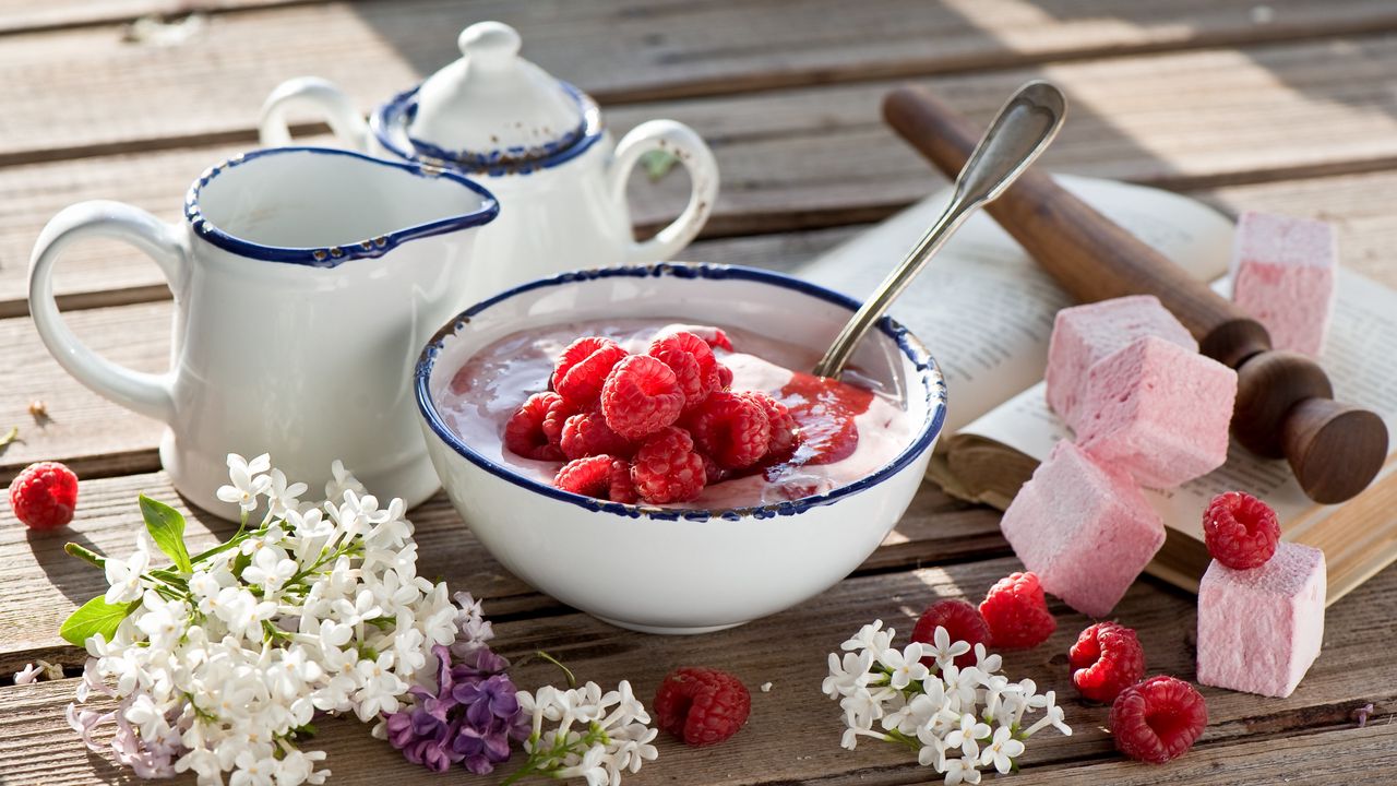 Wallpaper breakfast, lilac, yogurt, marshmallow, raspberry