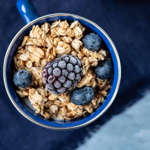 Preview wallpaper breakfast, oatmeal, blackberry, blueberry, cup