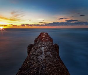 Preview wallpaper breakwater, sea, skyline, sunset