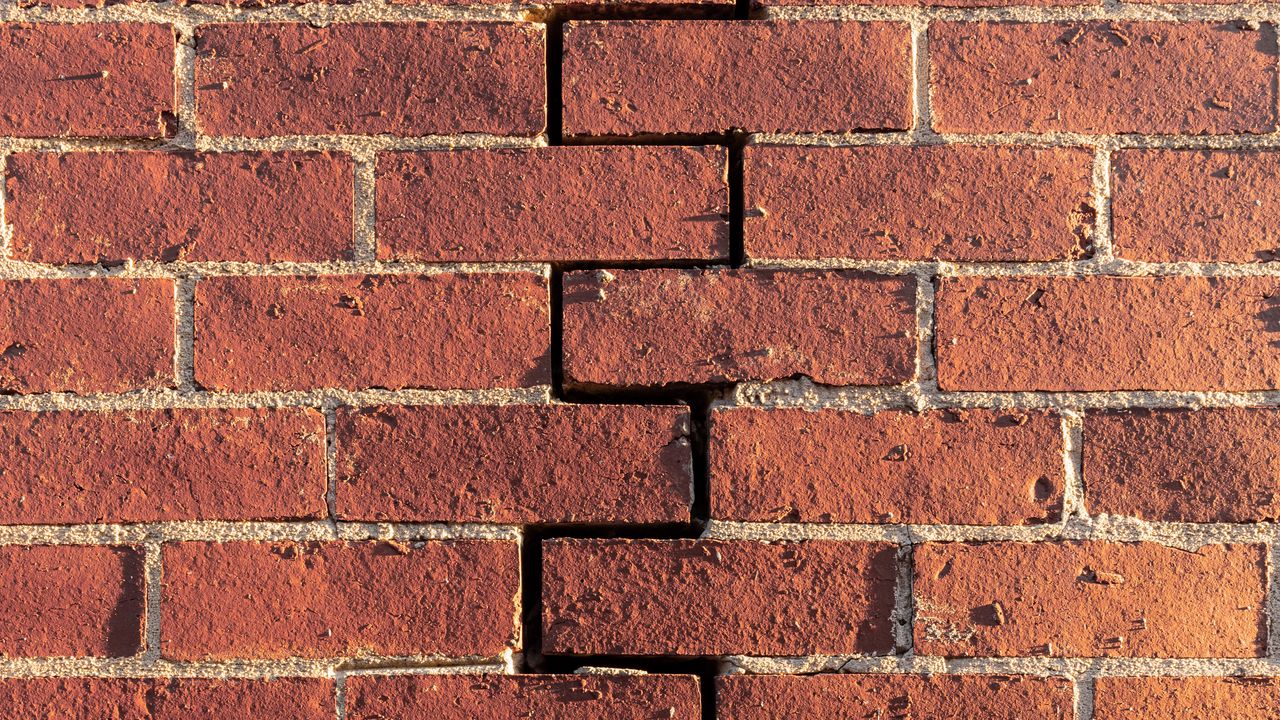 Wallpaper brick wall, cranny, texture