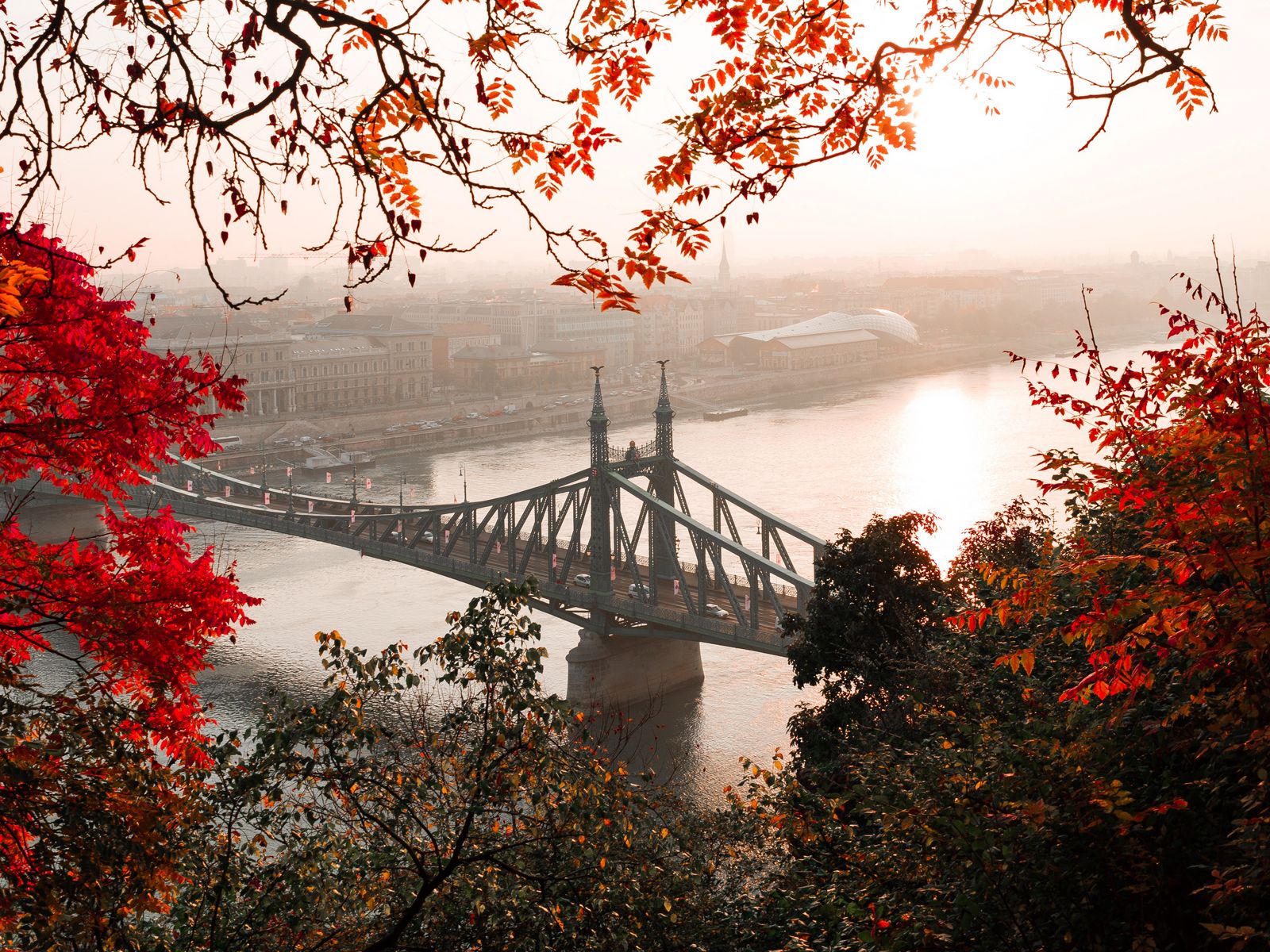 1600x1200 Wallpaper bridge, autumn, city, citadella, budapest, hungary