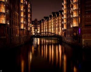 Preview wallpaper bridge, buildings, lights, night, water, reflection