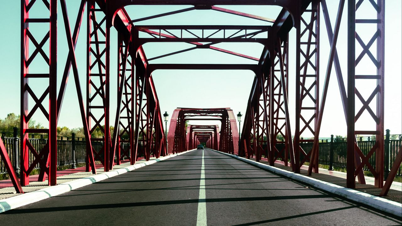 Wallpaper bridge, distance, construction, marking