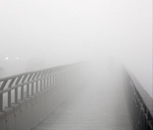 Preview wallpaper bridge, fog, bw