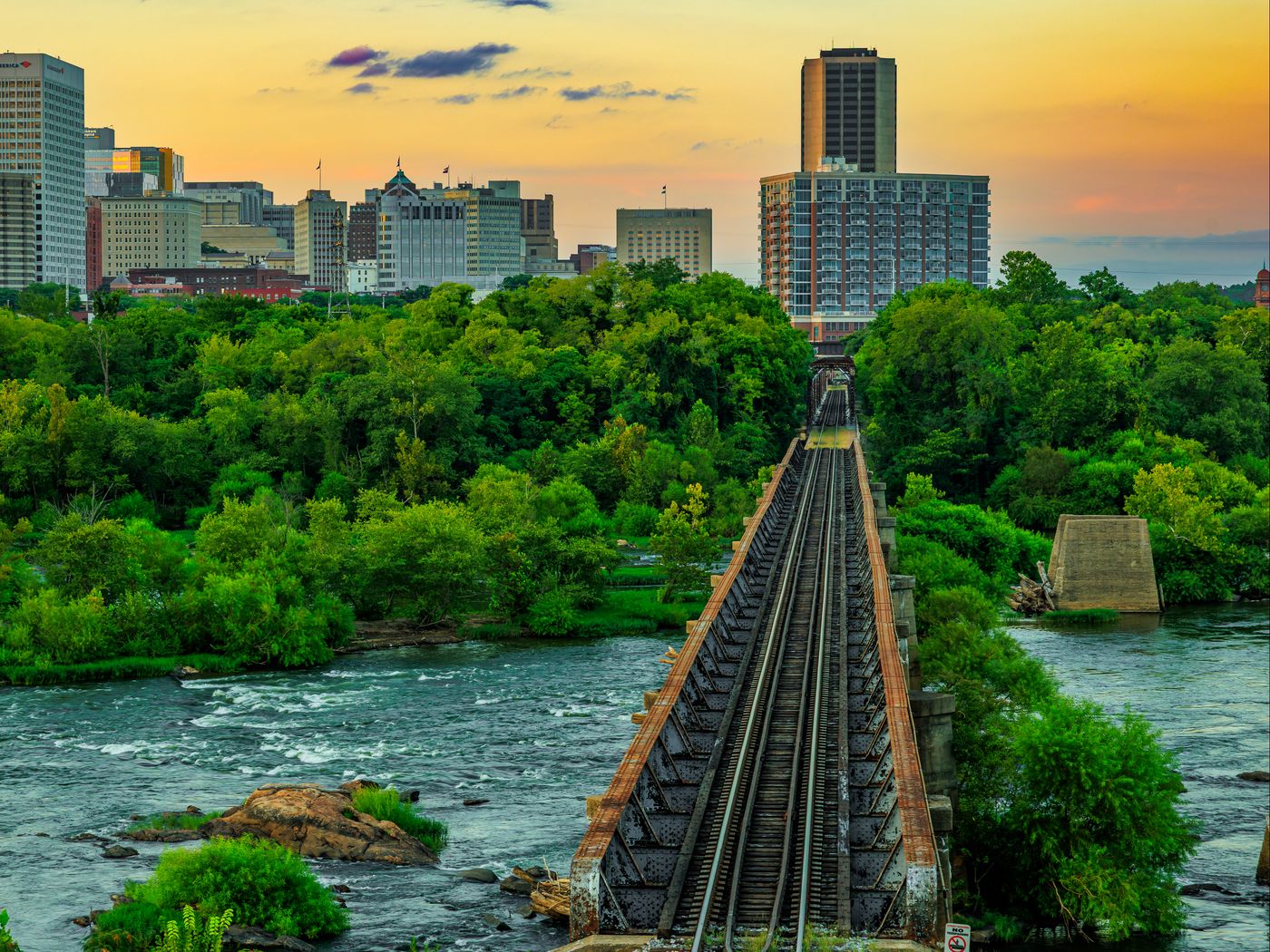 1400x1050 Wallpaper bridge, railway, river, city, sunset, landscape