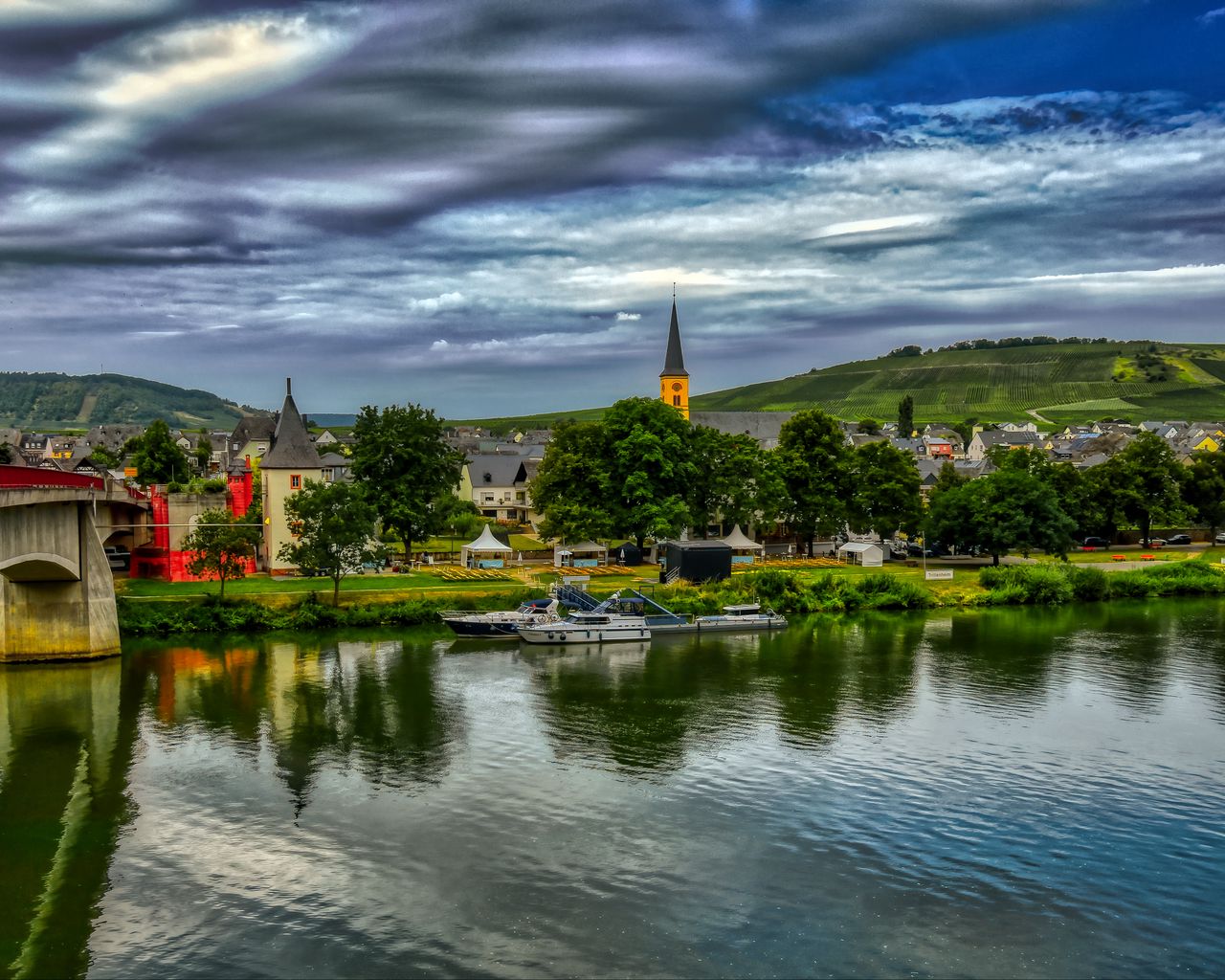 1280x1024 Wallpaper bridge, river, motor ships, buildings, trees, clouds, landscape