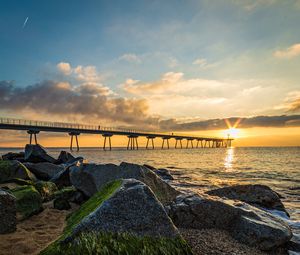 Preview wallpaper bridge, stones, rays