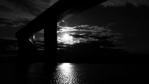Preview wallpaper bridge, sun, bw, dark, river, reflection
