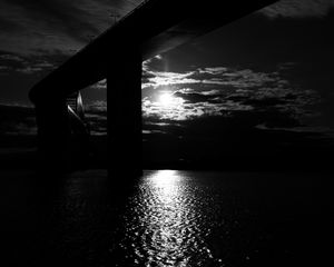 Preview wallpaper bridge, sun, bw, dark, river, reflection