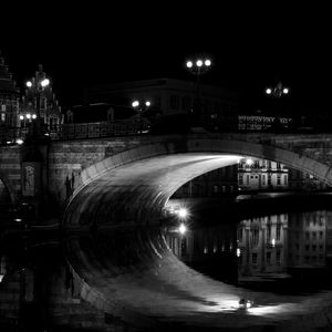 Preview wallpaper bridge, water, reflection, architecture, night, black and white, dark