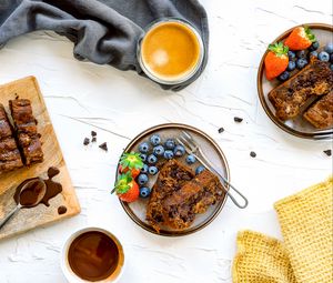 Preview wallpaper brownie, chocolate, berries, dessert