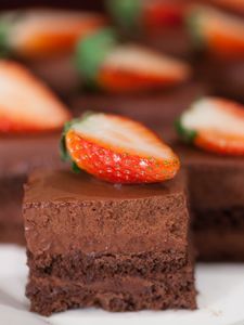 Preview wallpaper brownie, chocolate, strawberry, berries, dessert