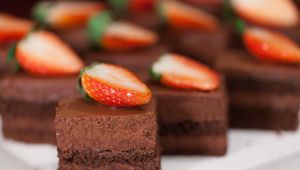 Preview wallpaper brownie, chocolate, strawberry, berries, dessert