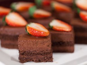 Preview wallpaper brownie, chocolate, strawberry, berries, dessert