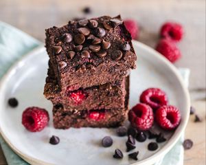 Preview wallpaper brownie, dessert, chocolate, berries