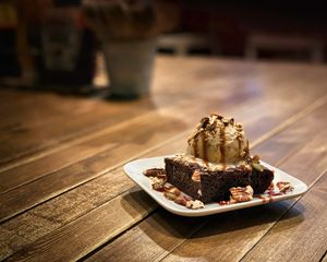 Preview wallpaper brownie, ice cream, watering, dessert