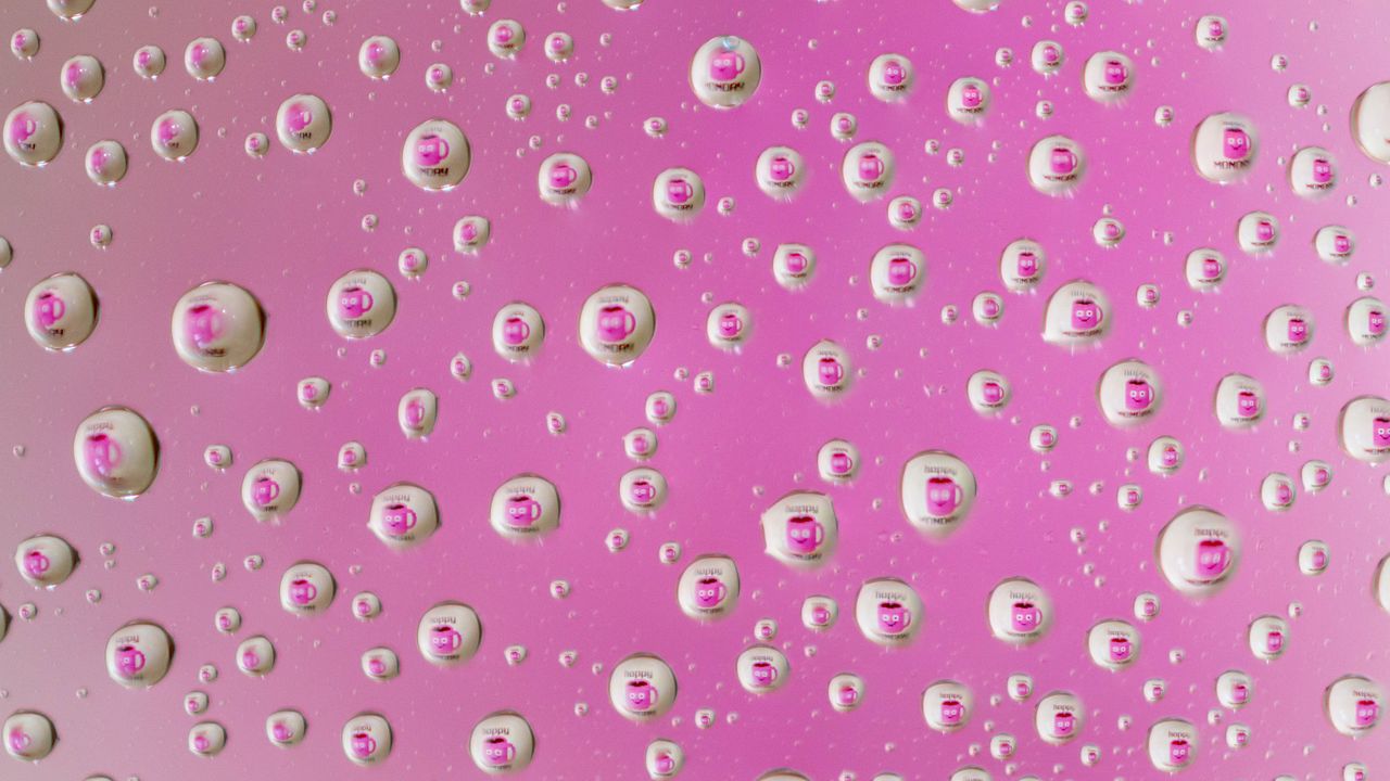 Wallpaper bubbles, mug, reflection, pink