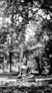 Preview wallpaper buddha, figurine, bw