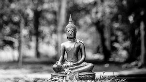 Preview wallpaper buddha, figurine, bw