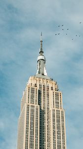 Preview wallpaper building, architecture, birds, sky, clouds